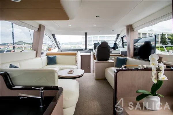 Azimut 55 - Yacht Charter Sailica