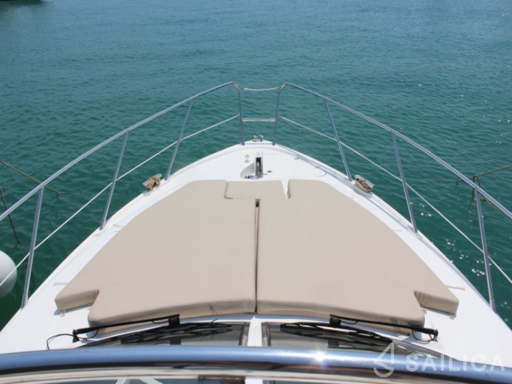Sealine F42 - Yacht Charter Sailica