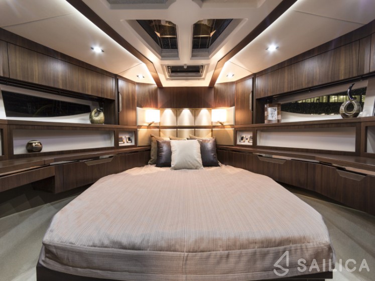 Galeon 500 Fly - Yacht Charter Sailica
