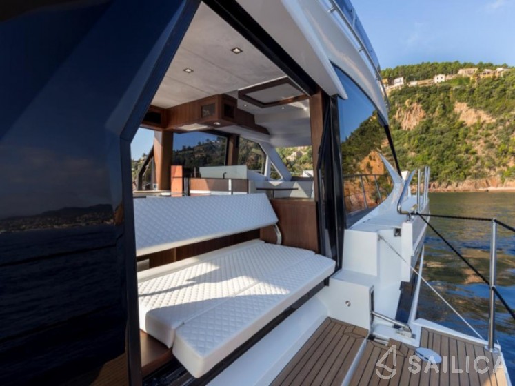 Galeon 500 Fly - Yacht Charter Sailica