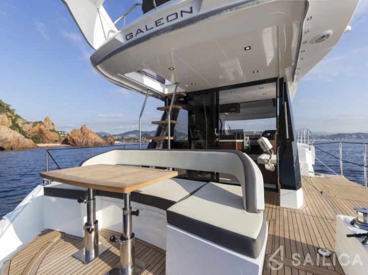 Galeon 500 Fly - Yacht Charter Sailica