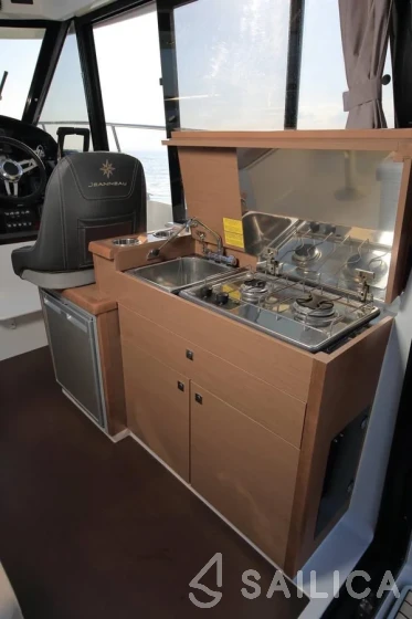 Merry Fisher 895 - Yacht Charter Sailica