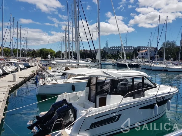 Merry Fisher 895 - Yacht Charter Sailica