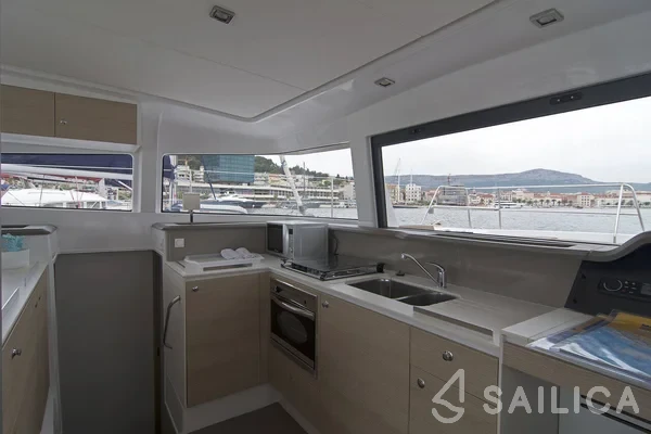 Bali 4.1 - Yacht Charter Sailica