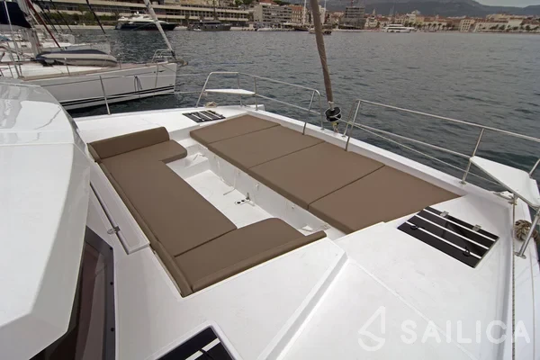 Bali 4.1 - Yacht Charter Sailica