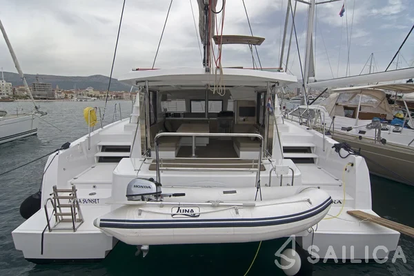 Bali 4.1 - Yacht Charter Sailica