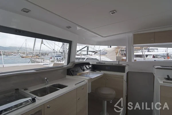 Bali 4.1 - Yacht Charter Sailica