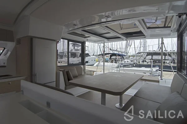 Bali 4.1 - Yacht Charter Sailica