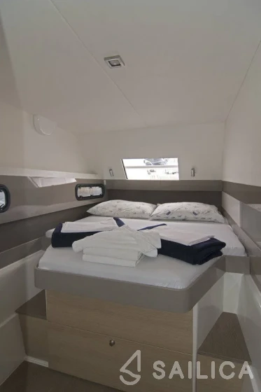 Bali 4.1 - Yacht Charter Sailica