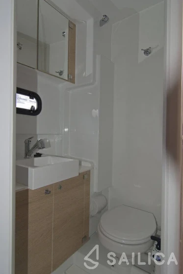 Bali 4.1 - Yacht Charter Sailica