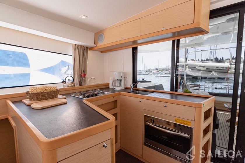 Lagoon 42 - 4 + 2 cab. - Yacht Charter Sailica
