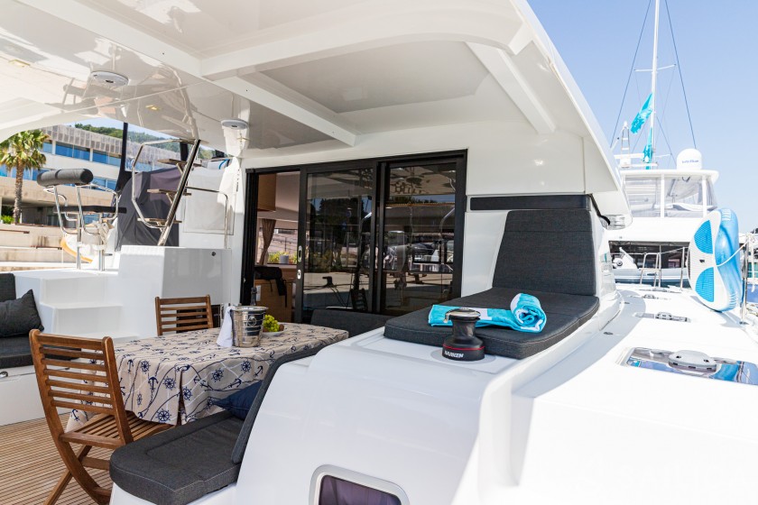 Lagoon 42 - 4 + 2 cab. - Yacht Charter Sailica