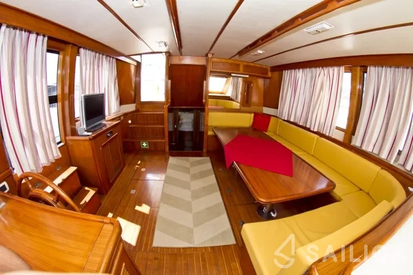 Staryacht 1940 - Yacht Charter Sailica
