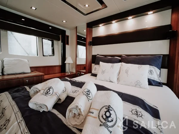 Sunseeker 64 - Yacht Charter Sailica