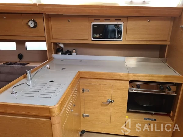 Dufour 412 GL - Yacht Charter Sailica