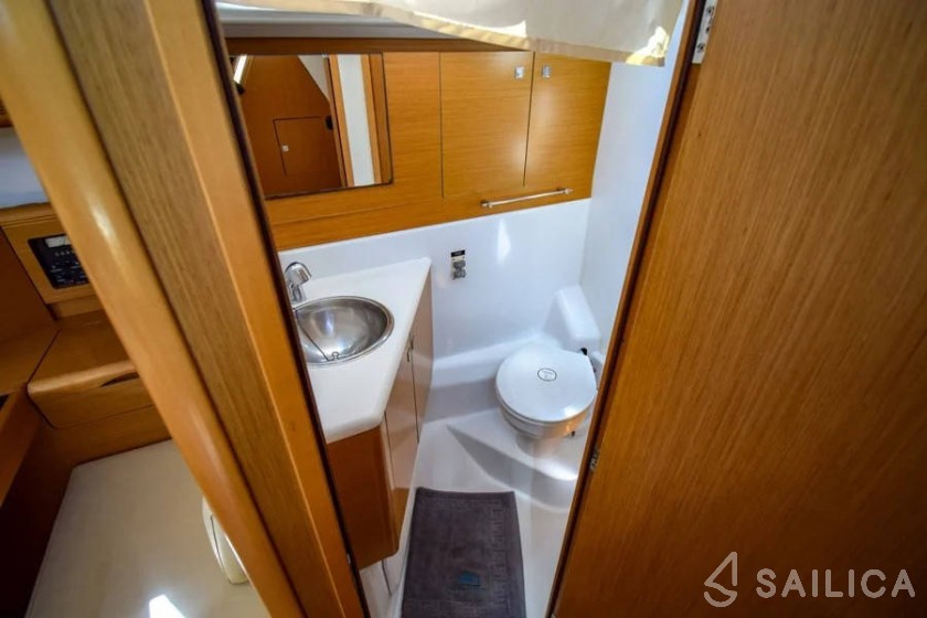 Jeanneau 53 - Yacht Charter Sailica