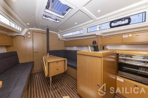Bavaria Cruiser 34 Style - Yacht Charter Sailica