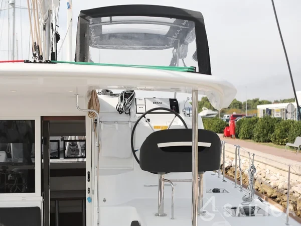 Lagoon 40 - Yacht Charter Sailica