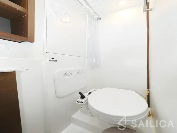 Lagoon 40 - Yacht Charter Sailica