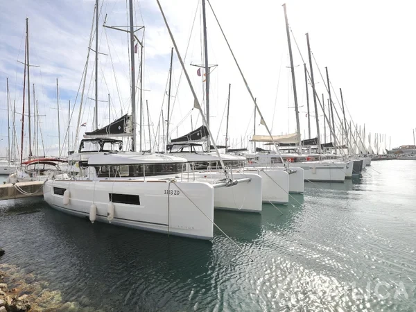 Lagoon 40 - Yacht Charter Sailica