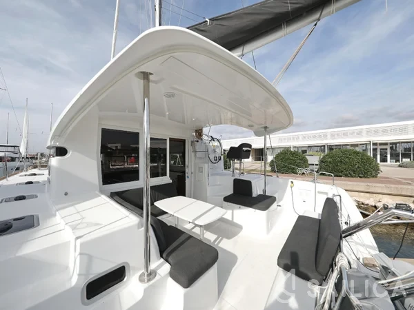 Lagoon 40 - Yacht Charter Sailica