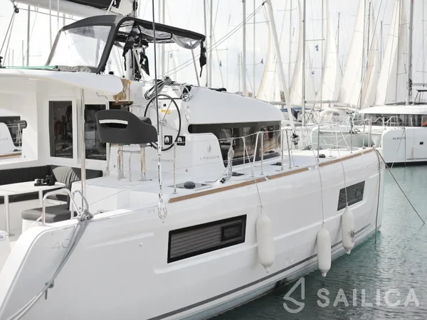Lagoon 40 - Yacht Charter Sailica