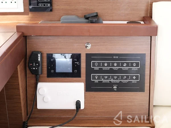 Lagoon 40 - Yacht Charter Sailica