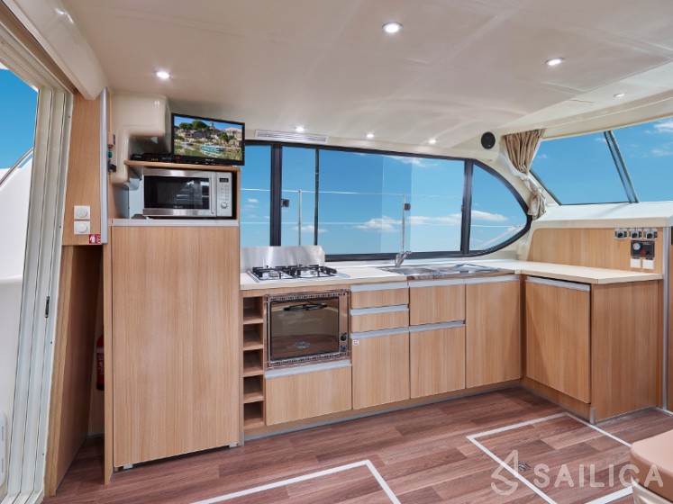 Estivale Sixto Prestige C - Yacht Charter Sailica