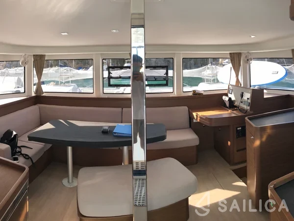 Lagoon 42 - Yacht Charter Sailica