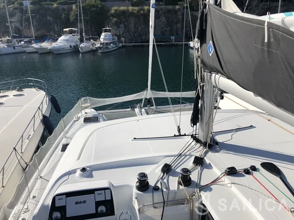 Lagoon 42 - Yacht Charter Sailica