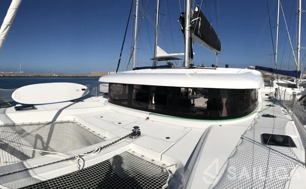 Lagoon 42 - Yacht Charter Sailica