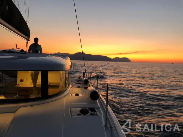 Lagoon 42 - Yacht Charter Sailica