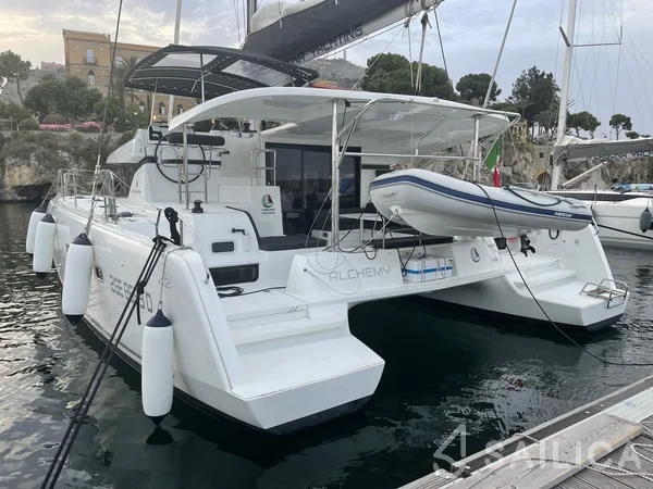 Lagoon 42 - Yacht Charter Sailica