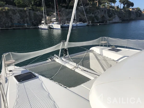 Lagoon 42 - Yacht Charter Sailica