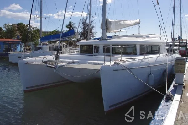 Lagoon 421 - Yacht Charter Sailica