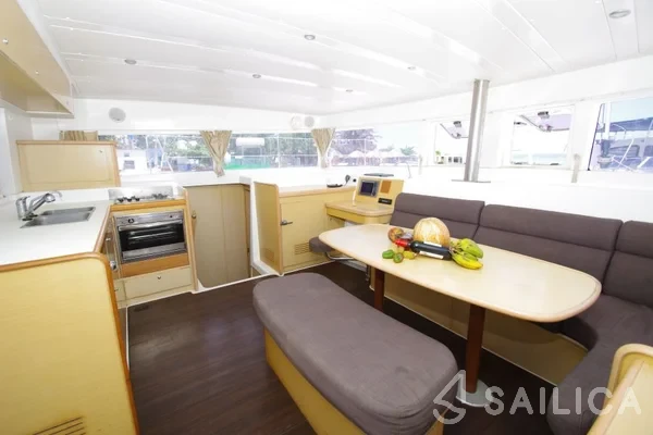 Lagoon 421 - Yacht Charter Sailica