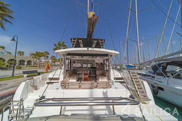 Bali 4.1 - Yacht Charter Sailica