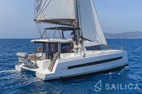 Bali 4.1 - Yacht Charter Sailica