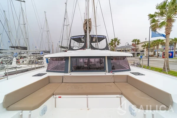 Bali 4.1 - Yacht Charter Sailica