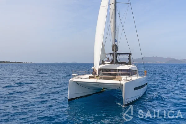 Bali 4.1 - Yacht Charter Sailica