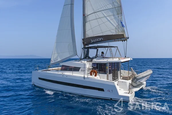 Bali 4.1 - Yacht Charter Sailica