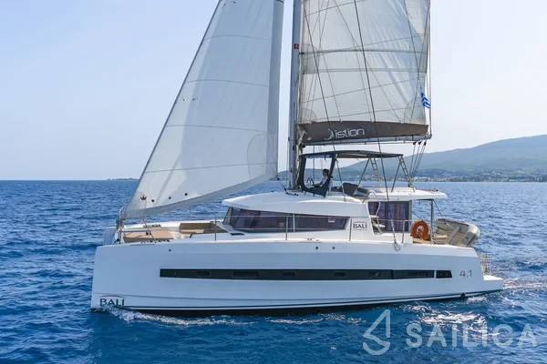 Bali 4.1 - Yacht Charter Sailica