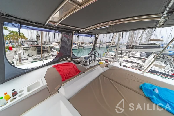 Bali 4.1 - Yacht Charter Sailica