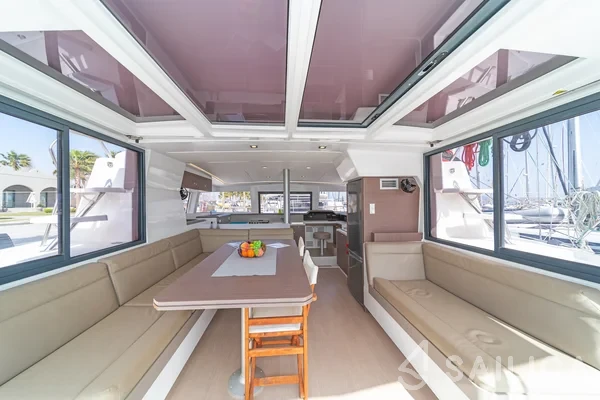 Bali 4.1 - Yacht Charter Sailica