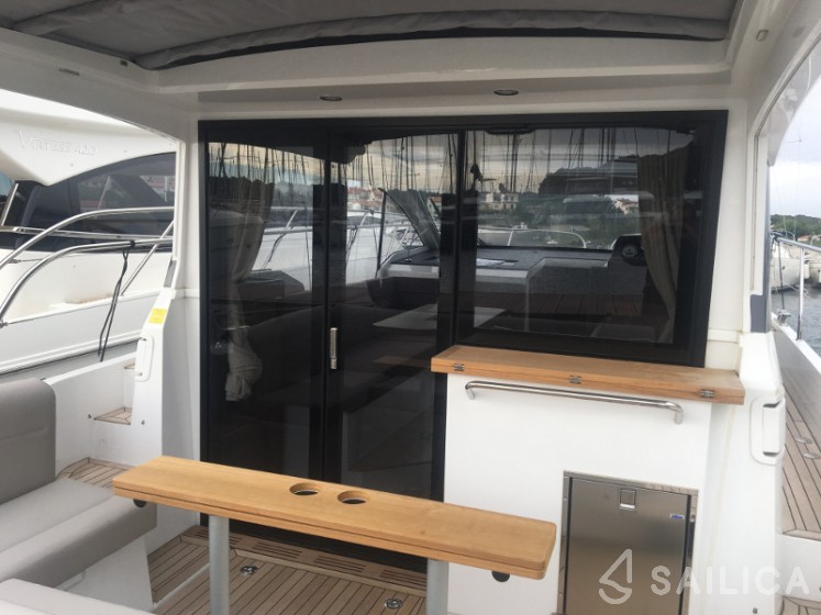 Sealine C330 - Yacht Charter Sailica