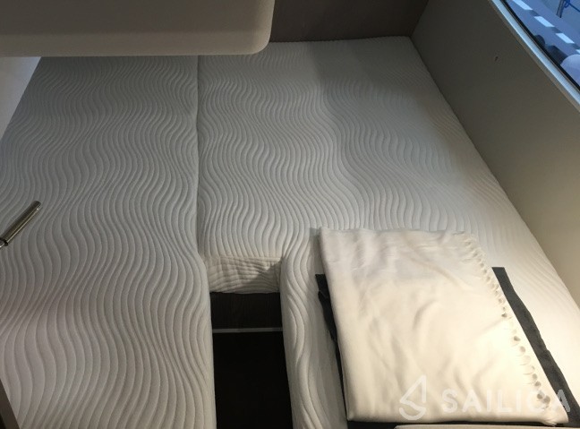 Sealine C330 - Yacht Charter Sailica