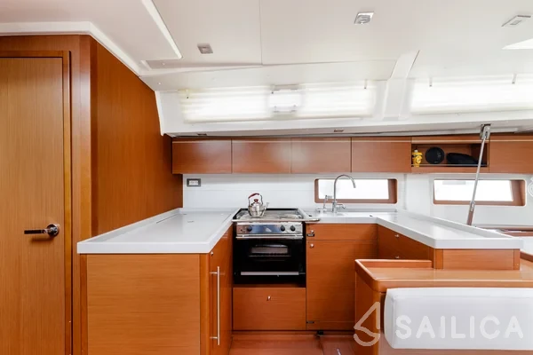 Oceanis 51.1 - Yacht Charter Sailica