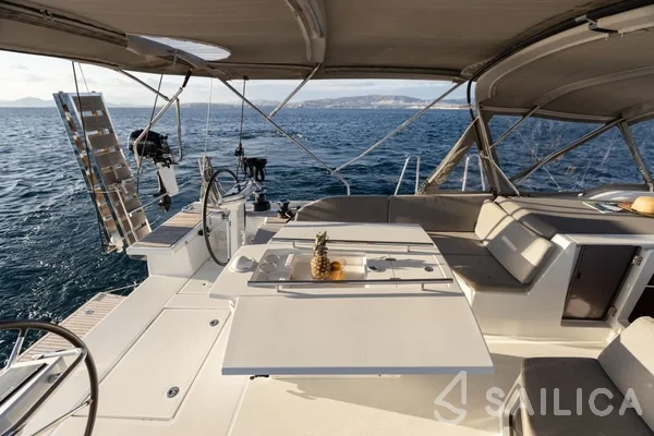 Oceanis 51.1 - Yacht Charter Sailica