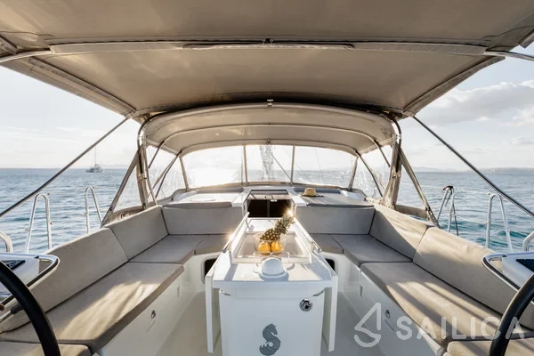 Oceanis 51.1 - Yacht Charter Sailica