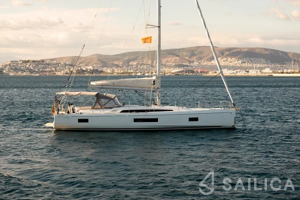 Oceanis 51.1 - Yacht Charter Sailica